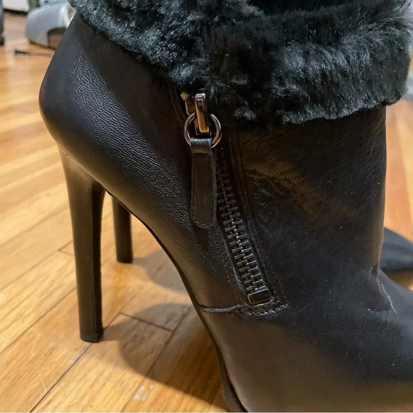 Guess IVORIE Black Leather Faux Fur Trim Booties Women’s Size 9 - Picture 11 of 16